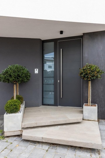 hliníkové vchodové dveře sloužící ke vstupu do domu